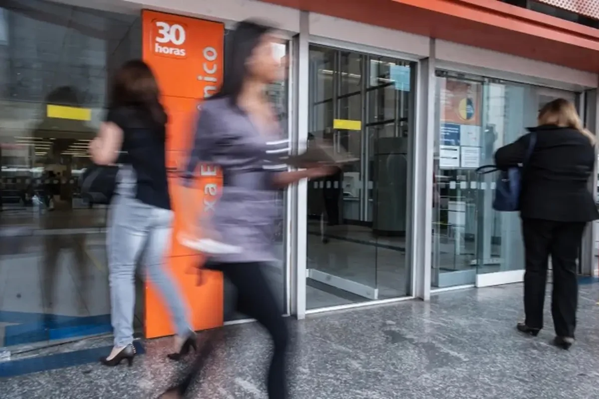 Bancários ameaçam fazer greve de 24 horas na quinta-feira