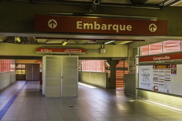 Estação de trem Carapicuíba, da Linha 8-Diamante, operada pela ViaMobilidade - Metrópoles
