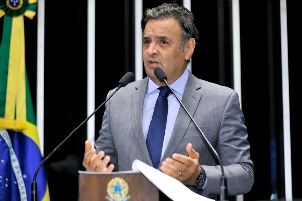 Questão Lula não será resolvida no braço, mas nos tribunais, diz Aécio