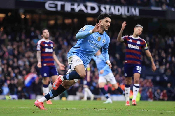 City vence por 4x0