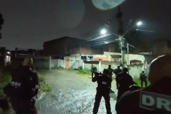 Polícia mira CV por raspar cabelo de mulheres no “tribunal do crime”