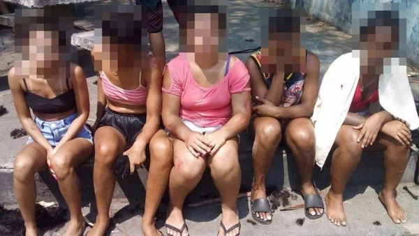 Jovens tiveram os cabelos cortados por traficantes em favela do Rio de Janeiro