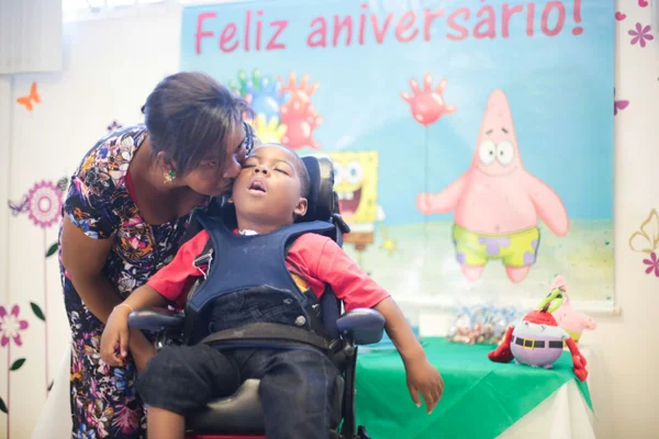 Alegria em meio à dor. Hospital de Ceilândia vira salão de festa para aniversário de pequeno paciente