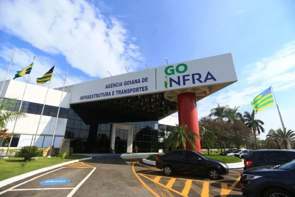 Imagem colorida da sede da Agência Goiana de Infraestrutura e Transportes (Goinfra)