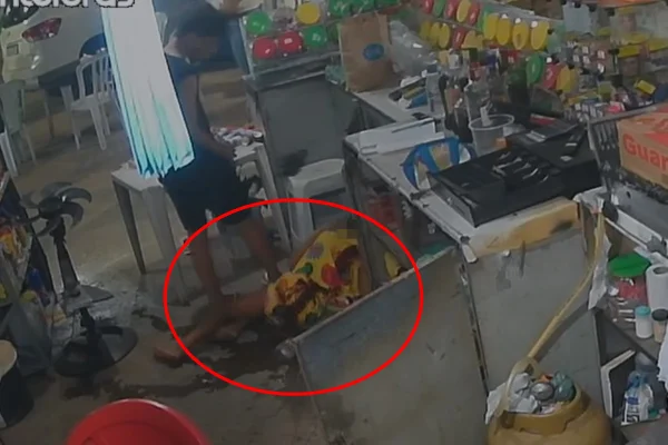 Imagem mostra tiroteio em bar que deixou um morto e uma criança ferida