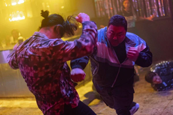 Cena de luta do filme Força Bruta: Sem Saída - Metrópoles