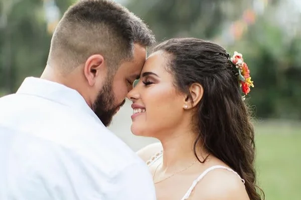 Ex-noivo lamenta morte de blogueira que casou sozinha: “Estou acabado”