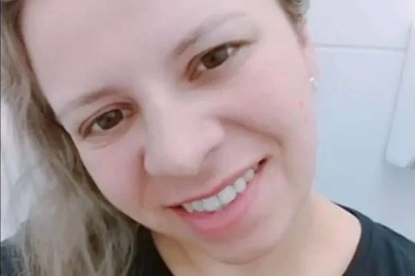 Corpo de turista desaparecida é achado nu dentro de saco