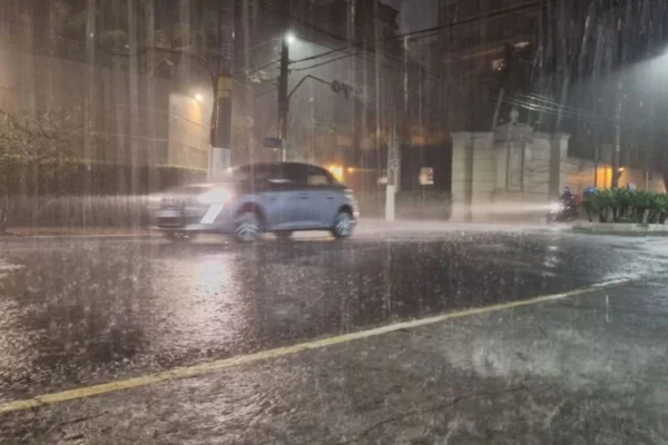 Defesa Civil emite alerta para temporal e rajadas de vento entre sexta-feira e domingo. Órgão cobrou plano de contingência contra as chuvas - Metrópoles