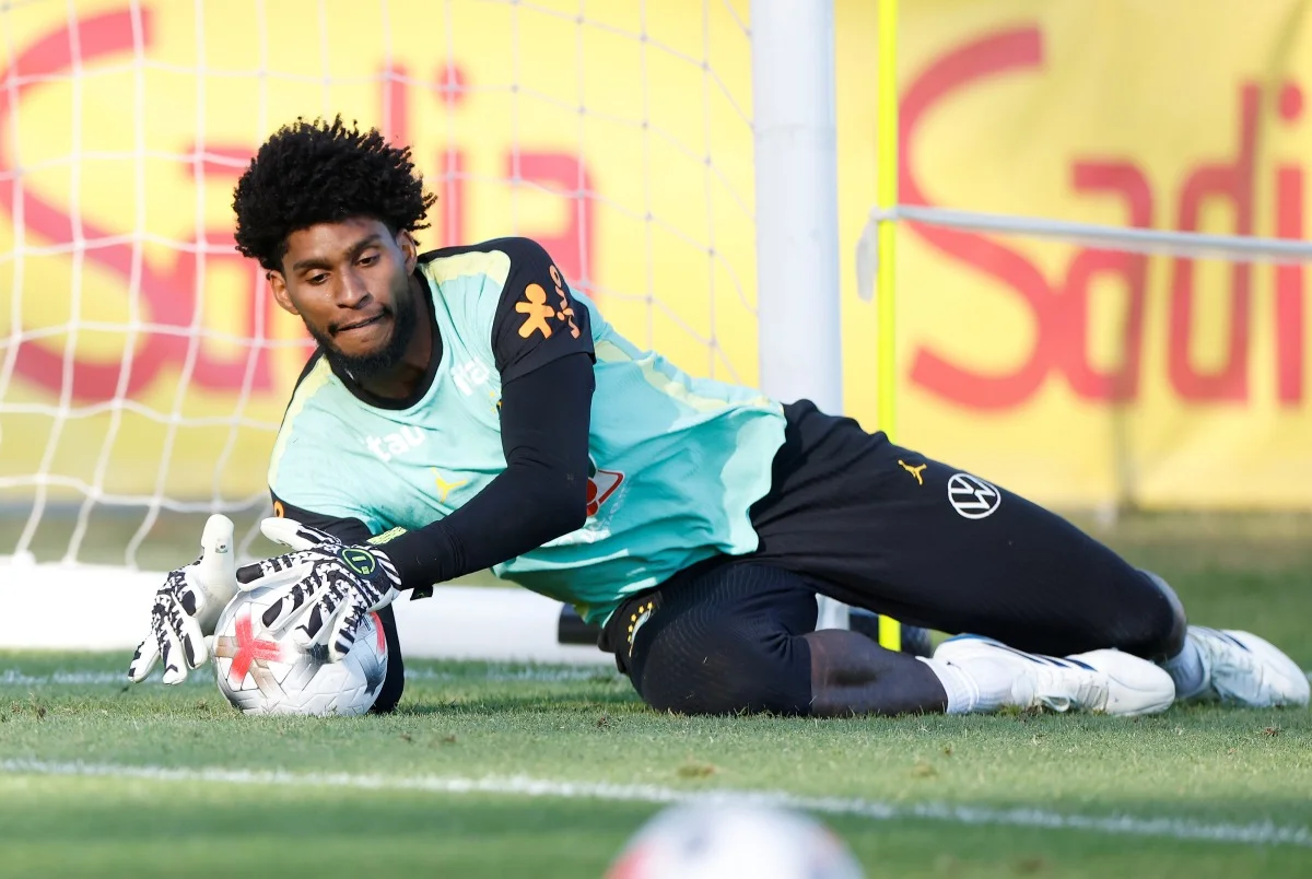 Hugo Souza Hugo Souza