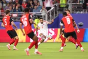 Aos 4 minutos do segundo tempo, Ali Olwan empatou o jogo, anotando mais um golaço na partida