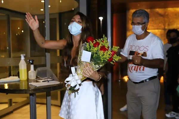 Rafa Kalimann rebate críticas por se relacionar com sertanejos - destaque galeria Rafa Kalimann rebate críticas por se relacionar com sertanejos - destaque galeria