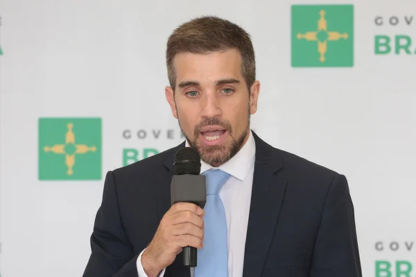 Um discurso bonitinho, mas ordinário, hein, secretário de Saúde?