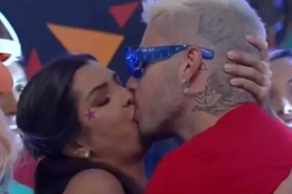 Casal vence? Marina e Gui se beijam durante festa em A Fazenda