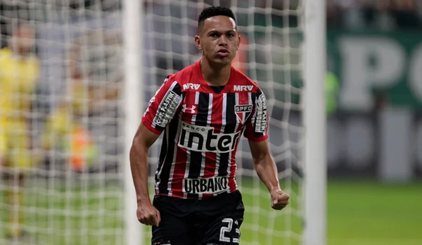 Internacional anuncia Marcos Guilherme, ex-São Paulo