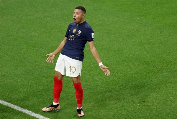 Jornal francês exalta Mbappé: “Deus salve o nosso rei”