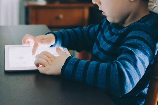 Educação digital: qual o limite saudável para uso da tecnologia?