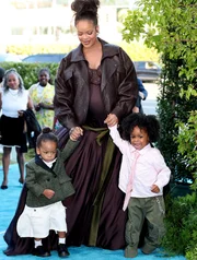 Rihanna e os filhos são clicados durante evento