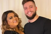Preta Gil e Rodrigo Godoy posam juntos e sorridentes Preta Gil e Rodrigo Godoy posam juntos e sorridentes