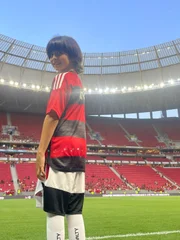 Ele entrou em campo com o jogador Arrascaeta Ele entrou em campo com o jogador Arrascaeta