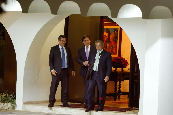 Paulo Guedes se reúne com presidentes da Câmara e do Senado