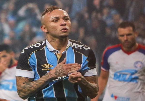 Everton revela consultas, mas deixa futuro em aberto: “É incerto”