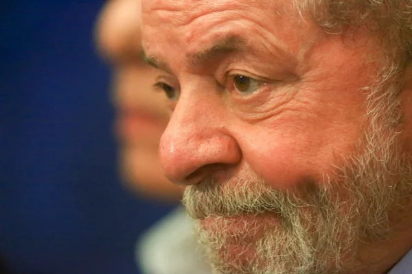 Defesa negocia para que Lula se apresente à PF no sábado