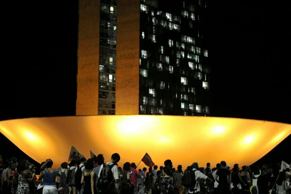 Servidor da PF ameaça atropelar manifestantes antifascistas em ato no DF