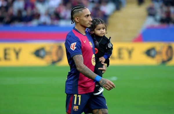 Imagem colorida de Raphinha e Gael