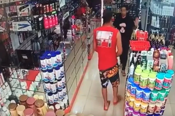 Vídeo: homem ameaça mulheres e leva dinheiro e celulares no DF