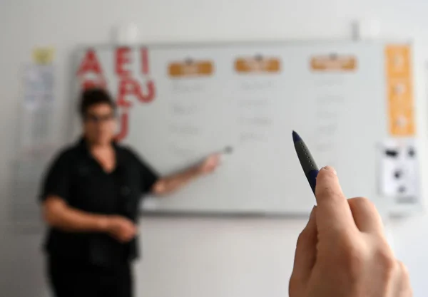 Imagem ilustrativa de sala de aula - Metrópoles