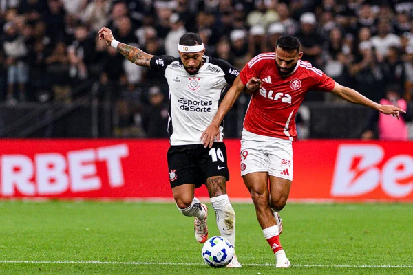 Foto colorida do jogo entre Corinthians e Internacional