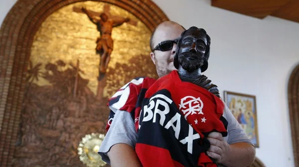 Flamenguistas recorrem a São Judas Tadeu para vencer o Brasileirão