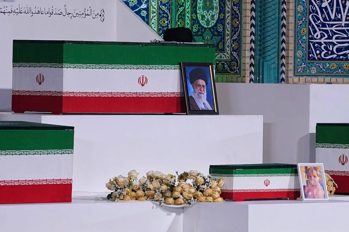 Iraniano Ali Khamenei é sepultado após seis dias de funeral