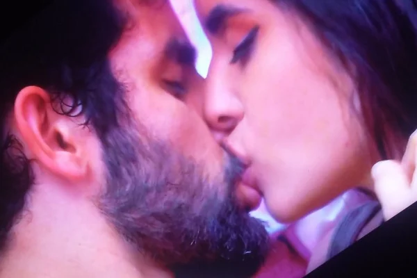 Matteus e Isabelle são clicados beijando muito no BBB24 - Metrópoles