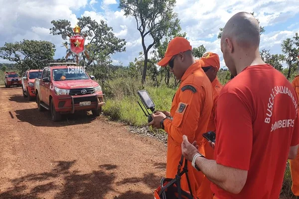 Bombeiros usam drone para buscar por homem