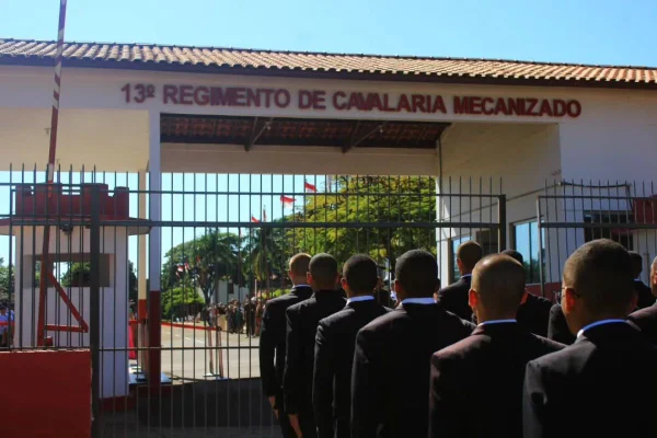 Os seis soldados e cabos envolvidos na agressão serão punidos e expulsos das fileiras do Exército. O caso aconteceu em Pirassununga - Metrópoles