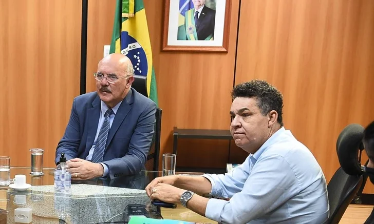 Milton Ribeiro (à esq.), ex-ministro da Educação, ao lado do pastor Arilton Moura Milton Ribeiro (à esq.), ex-ministro da Educação, ao lado do pastor Arilton Moura