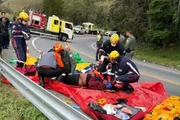 Vítimas de grave acidente no interior são atendidas Vítimas de grave acidente no interior são atendidas