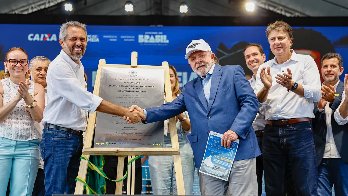 Presidente da República, Luiz Inácio Lula da Silva, durante cerimônia de inauguração das obras do campus do ITA Ceará e de celebração dos 2 anos do Programa Pé-de- Meia, na Base Aérea de Fortaleza - CE. Presidente da República, Luiz Inácio Lula da Silva, durante cerimônia de inauguração das obras do campus do ITA Ceará e de celebração dos 2 anos do Programa Pé-de- Meia, na Base Aérea de Fortaleza - CE.