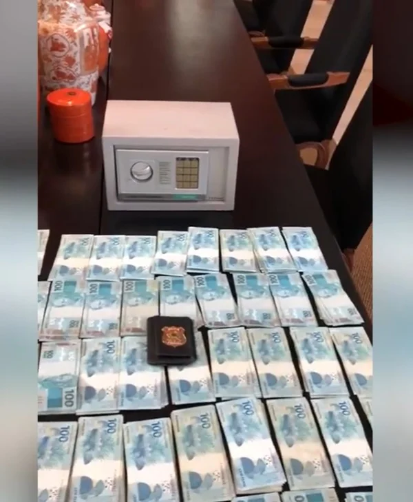 Polícia Federal encontra R$ 90 mil na casa de secretário de Doria no DF