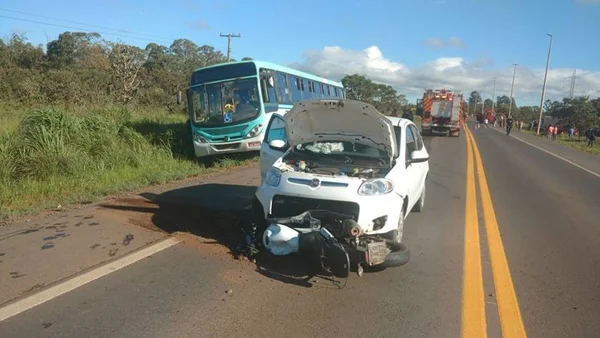 Motociclista morre após colidir frontalmente com carro na DF-001