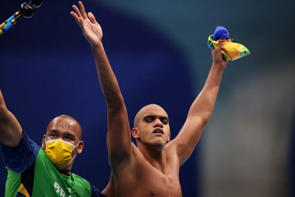 Brasiliense Wendell Belarmino voa nas piscinas e é medalha de ouro nos 50m livre
