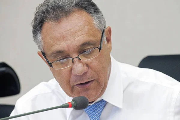 Pelo comando do PSDB-DF, Paulo Roriz diz que desistirá de ser deputado