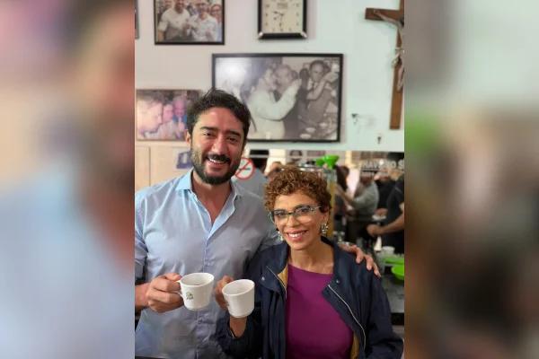 Gabriel Azevedo e Marília Campos se encontram em Café Galo