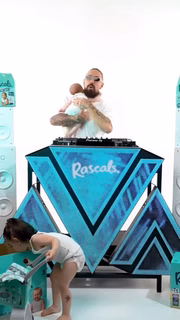Lenny Pearce promove raves para bebês nos EUA
