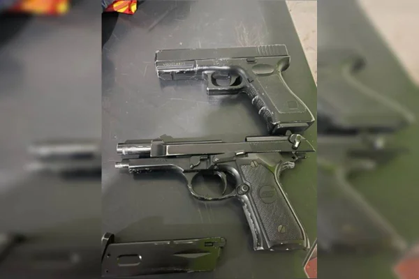 Quadrilha intercepta furgão e rouba arsenal com pistolas e fuzil em SP