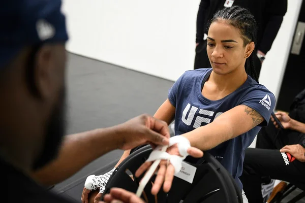 Viviane Araújo, UFC