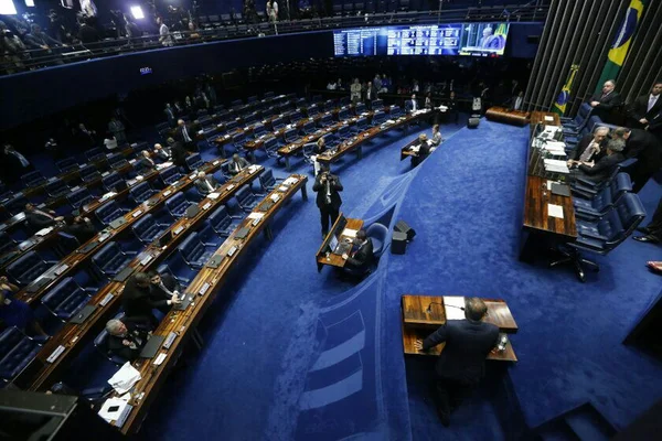 Senado retoma julgamento de Dilma com debate entre defesa e acusação