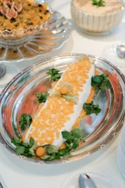 Patê cremoso de cream cheese com cobertura de damascos picados Patê cremoso de cream cheese com cobertura de damascos picados